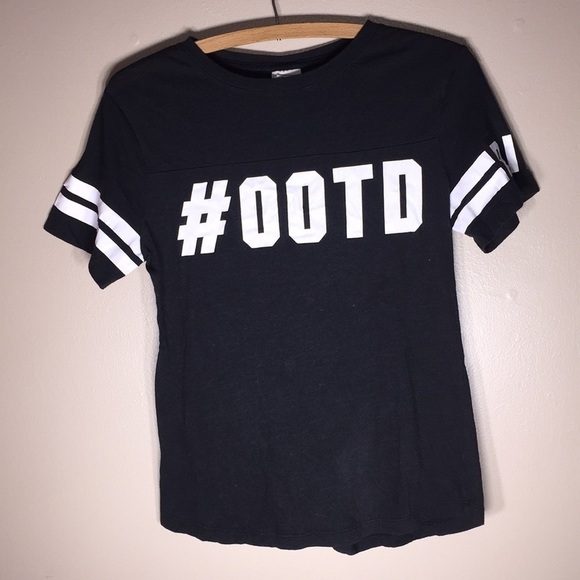 Pink Victoria’s Secret #ootd vintage shirt size XS pink vs top vintage shirt - Picture 3 of 4